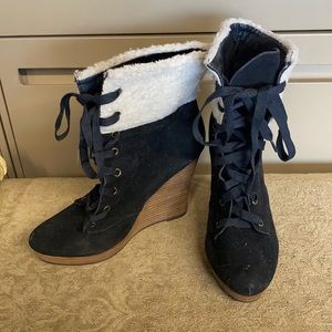 Restricted Heeled Winter Booties, slightly used, size 10